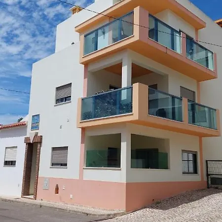 Edificio Tomas Apartment *