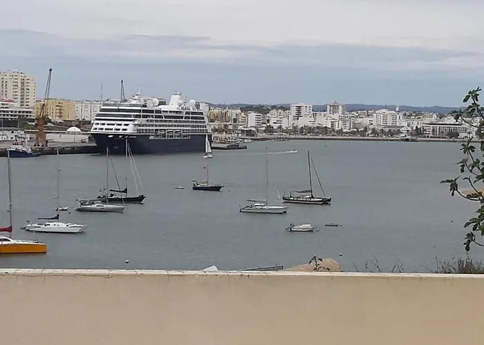 Edificio Tomas Lägenhet